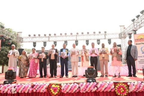 गाजीपुर02फरवरी25*दिनेश राय की दो पुस्तकों 'संसुका' और 'रमखिरिया' का हुआ लोकार्पण