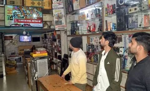 शामली02फरवरी25*व्यापारियों, छात्रों ने बजट को सराहा तो किसानों ने निराशजनक बताया