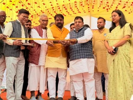 कानपुर नगर04फरवरी25*बसंत मेले में पहुंचे ग्रा0 जिला अध्यक्ष दिनेश कुशवाहा व विधायक