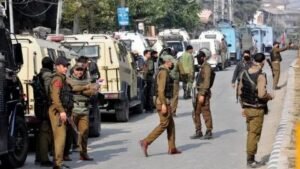 जम्मू-कश्मीर03फरवरी25* कुलगाम में आतंकियों ने की फायरिंग, पूर्व सैनिक की मौत; पत्नी और बेटी घायल