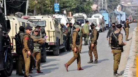 जम्मू-कश्मीर03फरवरी25* कुलगाम में आतंकियों ने की फायरिंग, पूर्व सैनिक की मौत; पत्नी और बेटी घायल