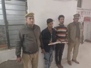 मथुरा05फरवरी25* दो अभियुक्तगण को नाजायज चाकू के साथ किया गिरफ्तार