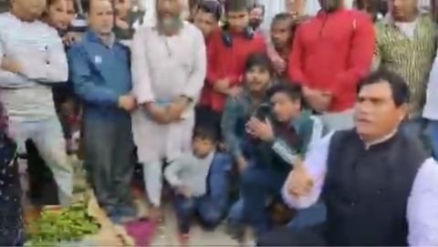 गाजियाबाद06फरवरी25*पुलिस सब्जी बेचने वालों का उत्पीड़न कर रही है-विधायक गाजियाबाद06फरवरी25*पुलिस सब्जी बेचने वालों का उत्पीड़न कर रही है-विधायक