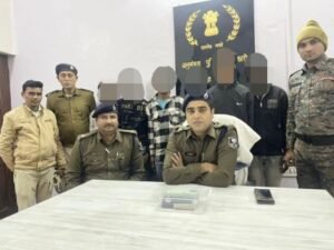 सीतामढ़ी09फरवरी25* लूट की घटना में शामील अपराधी लूटी गई चैन एवं मोबाईल के साथ गिरफ्तार