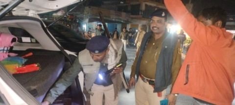 मोतिहारी11फरवरी25*तुरकौलिया चौक पर अभी अभी शुरू है वाहन को रोको टोकों जांच अभियान...