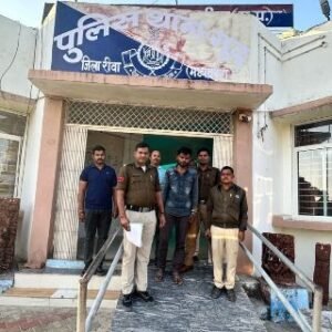 रीवा11फरवरी25*दहशत फैलाने वाले आरोपी को टीम बनाकर आज आरोपी को पकड़ा और निकाला पैदल मार्च*