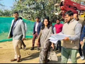 लखनऊ13फरवरी25*मंडलायुक्त डॉ रोशन जैकब ने आज लोहिया पार्क का औचक निरीक्षण किया