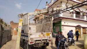 लखनऊ15फरवरी25*डाला चालक की लापरवाही से टूटा बिजली का पोल एक बड़ा हादसा होने से टाला लखनऊ15फरवरी25*डाला चालक की लापरवाही से टूटा बिजली का पोल एक बड़ा हादसा होने से टाला