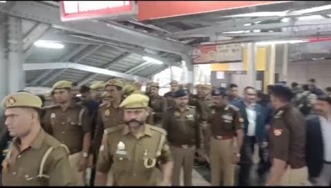 लखनऊ16फरवरी25*दिल्ली भगदड़ के बाद चारबाग रेलवे स्टेशन पहुंचे एडीजी रेलवे, सुरक्षा व्यवस्था का लिया जायजा