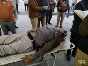 बिजनौर16फरवरी25*PVNL के अधीक्षण अभियंता संजीव वर्मा की कार नील गाय से टकराई