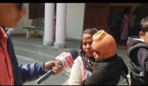 मथुरा17फरवरी25* पीड़ित कैंसर व्यक्ति ने लगायी जिलाधिकारी से फरियाद।