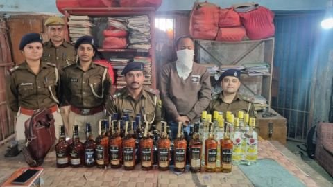 पूर्णिया बिहार 17 फरवरी25* पूर्णिया पुलिस की कार्रवाई। शराब तस्कर 33.750 लीटर विदेशी शराब के साथ गिरफ्तार।