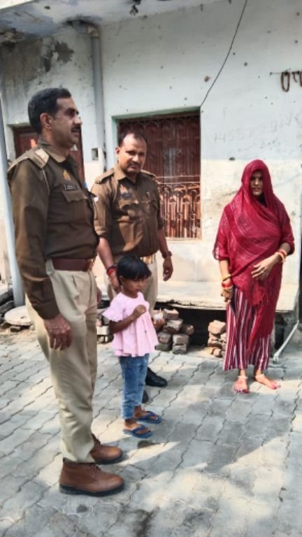 कानपुर नगर19फरवरी25* पनकी पुलिस ने खोए हुए बच्ची को परिजनों से मिलाया*