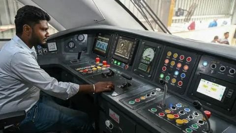 नई दिल्ली19फरवरी25*देश भर के रेलवे लोको पायलट कल से भूख हड़ताल पर*