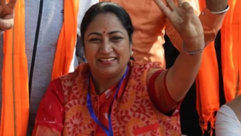 नई दिल्ली20फरवरी25*होली से पहले दिल्ली की महिलाओं को हर महीने मिलेंगे 2500 रुपये, रेखा गुप्ता ने किया एलान*