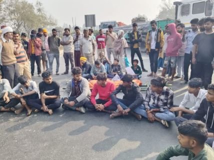 सासाराम21फरवरी25*मैट्रिक परीक्षा नकल नहीं कराने पर छात्र की गोली मारकर हत्या, एक छात्र की हालत गंभीर*