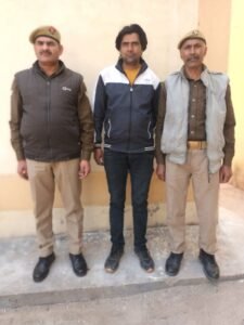 मथुरा22फरवरी25* एक अभियुक्त से अवैध गांजा व एक चोरी की मोटरसाईकिल बरामद