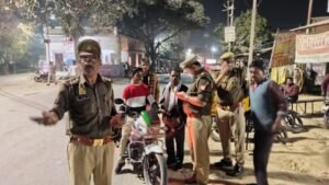 हरदोई23फरवरी25*यातायात नियमों की सख्तीः पिहानी में एक दर्जन वाहनों का चालान, बिना हेलमेट चालकों को दी हिदायत