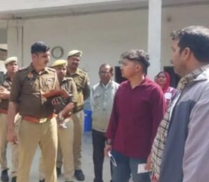 बुलन्दशहर24फरवरी25*ब्यायफ्रेंड संग रह रही पत्नी की ब्यायफ्रेंड सहित गोली मारकर हत्या।