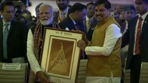 भोपाल24फरवरी25*ग्लोबल इन्वेस्टर्स समिट में मंच पर नहीं, नीचे लगी कुर्सी पर बैठे पीएम मोदी... कई बड़े उद्योगपति पहुंचे*