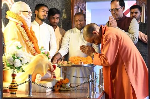 गोरखपुर25फरवरी25*CM योगी ने गोरखनाथ मंदिर में की पूजा अर्चना!!*