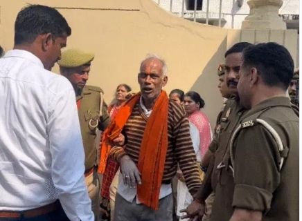 कानपुर नगर25फरवरी25*वृद्ध दंपति ने लखनऊ विधानभवन के सामने किया आत्महत्या का प्रयास