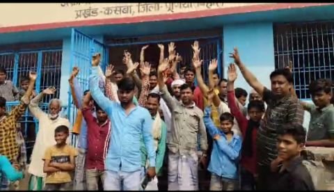 पूर्णिया बिहार25फरवरी25*शराब पीकर शिक्षक पहुंचे विद्यालय ग्रामीणों ने क्या विरोध पहुंचे जेल।