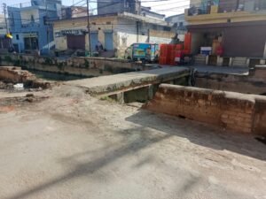 सहारनपुर02मार्च25*धोबी घाट पुल की जर्जर रेलिंग से बढ़ता हादसों का खतरा, नगर निगम बेखबर*