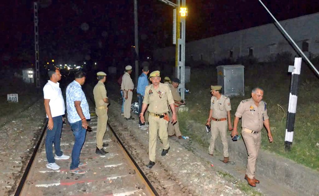 बरेली28मार्च25*रेलवे स्टेशन के जंक्शन के बीच आउटर पर एक लड़की के साथ रेप की वारदात हुई।