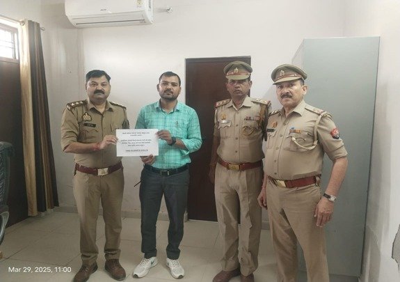 मथुरा 29 मार्च 2025* आवेदक की ठगी गई धनराशि 74000/- रु0 आवेदक के खाते में वापस कराये गये ।*