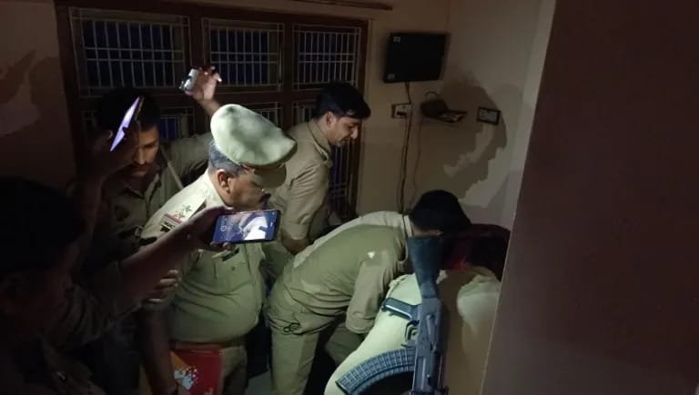 बलिया31मार्च25*प्रेमी युगल ने उठाया खौफनाक कदम : युवती की मौत, युवक का उपचार जारी*