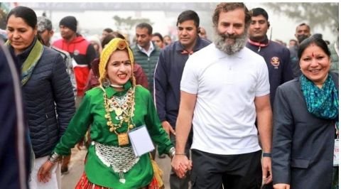 रोहतक02मार्च25*कांग्रेस की सक्रिय कार्यकर्ता हिमानी नरवाल का शव सूटकेस के अंदर मिला* रोहतक02मार्च25*कांग्रेस की सक्रिय कार्यकर्ता हिमानी नरवाल का शव सूटकेस के अंदर मिला*