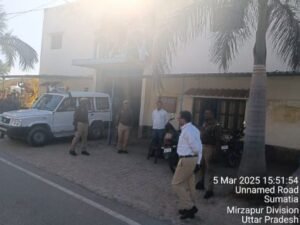 मिर्जापुर:5 मार्च 25 *परीक्षा केन्द्र पर अचानक SDM Sadar के छापेमारी से हड़कंप मच गया* मिर्जापुर:5 मार्च 25 *परीक्षा केन्द्र पर अचानक SDM Sadar के छापेमारी से हड़कंप मच गया*