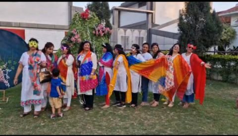 मिर्जापुर:6 मार्च 25 *किट्टी में होली पार्टी मज़ा - रंग, मस्ती, और हँसी ठहाके*