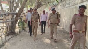 मथुरा 10 मार्च 2025*निरीक्षण/आस्था और विश्वास के प्रतीक एसएसपी के द्वारा नग्न पैरों से पैदल गश्त”*