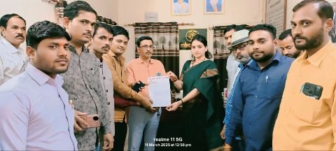 रायबरेली11मार्च25*पत्रकार की हत्या के मामले में प्रेस क्लब महराजगंज ने तहसीलदार को सौंपा ज्ञापन