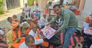 कौशाम्बी13मार्च25*बुजुर्गों के संग संचालक ने मनाई होली*