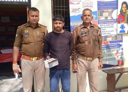 मथुरा 13 मार्च 2025*थाना महावन पुलिस द्वारा रात्रि के समय चोरी करने वाला शातिर चोर गिरफ्तार।* मथुरा 13 मार्च 2025*थाना महावन पुलिस द्वारा रात्रि के समय चोरी करने वाला शातिर चोर गिरफ्तार।*