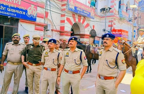 प्रयागराज14मार्च25*होली त्योहार व जुम्मे की नमाज के दृष्टिगत आज पुलिस प्रशासन ने विभिन्न क्षेत्रों का दौरा किया प्रयागराज14मार्च25*होली त्योहार व जुम्मे की नमाज के दृष्टिगत आज पुलिस प्रशासन ने विभिन्न क्षेत्रों का दौरा किया