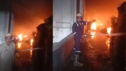 नोयडा16मार्च25*गारमेंट फैक्ट्री में लगी भीषण आग,लाखों का सामान जलकर राख*