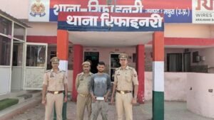 मथुरा17मार्च25*थाना* रिफाइनरी पुलिस द्वारा घरो से चोरी करने वाला 01 शातिर चोर किया गया गिरफ्तार ,