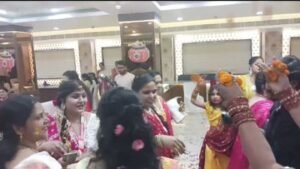 वाराणसी17मार्च25*महिला भूमिहार समाज की महिलाओ ने जमकर खेली होली,खूब उड़े अबीर गुलाल