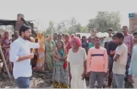 सन्तकबीरनगर17मार्च25*थाना महुली क्षेत्र के ग्राम कर्री में राजभर समाज के 15-17 घर पेट्रोल डालकर जला दिए गए,