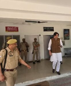 सहारनपुर18मार्च25*फेसबुक पर आपत्तिजनक पोस्ट मामले को लेकर एसपी देहात से मिले उमर अली खान