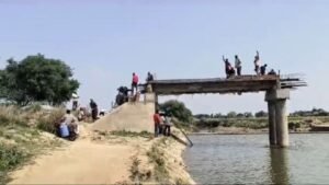 गाजीपुर19मार्च25*सेना का रिटायर जवान बना माउंटेन मैन,अपने पैसे से बनवा रहा पुल,15 गांव के लोगों ने भी की मदद* गाजीपुर19मार्च25*सेना का रिटायर जवान बना माउंटेन मैन,अपने पैसे से बनवा रहा पुल,15 गांव के लोगों ने भी की मदद*