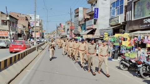 उन्नाव24मार्च2025*त्योहारों के दृष्टिगत शान्ति एवं सुरक्षा बनाये रखने हेतु पैदल गश्त।