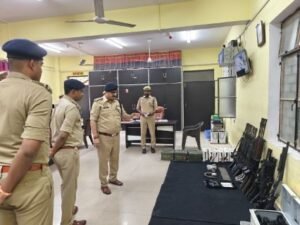 कौशाम्बी24मार्च2025*एसपी ने किया थाना मंझनपुर का वार्षिक निरीक्षण*