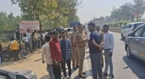 अयोध्या24मार्च25*सवारी लेकर जा रहे टैम्पो में पीछे से कार ने मारी टक्कर, टेम्पो पलटा