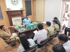 कानपुर नगर,24मार्च,2025*मण्डलायुक्त की अध्यक्षता में -रिक्शा संचालन और जाम से निजात दिलाने के सम्बन्ध में बैठक की गई।