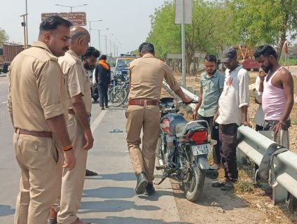 कौशाम्बी25मार्च2025*बाइक सवार को वाहन ने मारी जोरदर टक्कर युवक की मौके पर मौत* कौशाम्बी25मार्च2025*बाइक सवार को वाहन ने मारी जोरदर टक्कर युवक की मौके पर मौत*